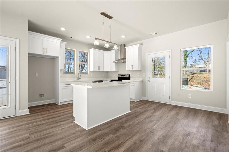 Furnished interior view inside a new home in , Gainesville (Image 5).