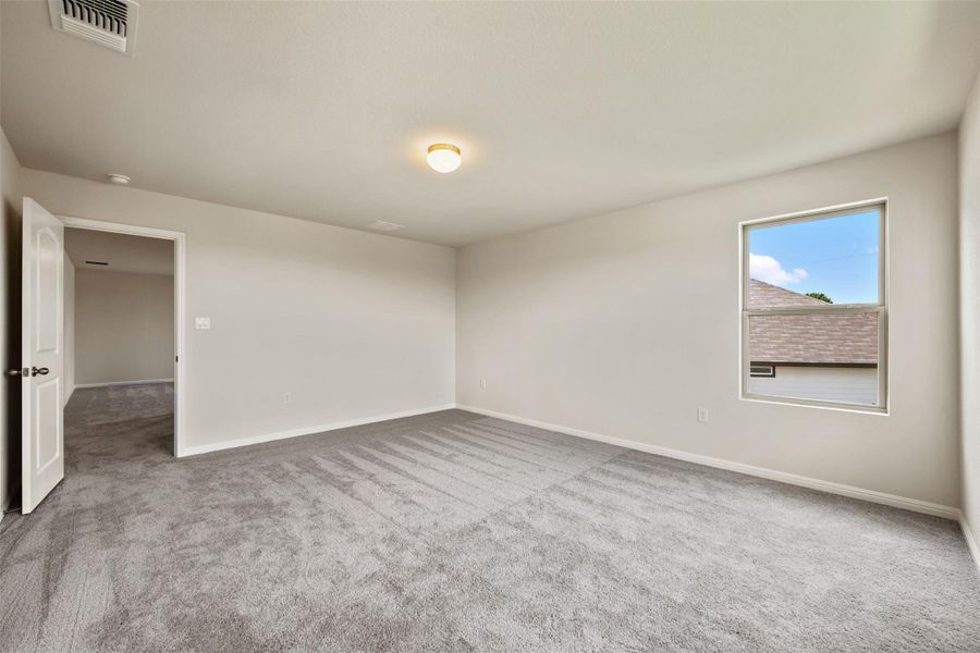 Spacious, unfurnished interior of a new home in Covered Bridge, Hutto (Image 17).