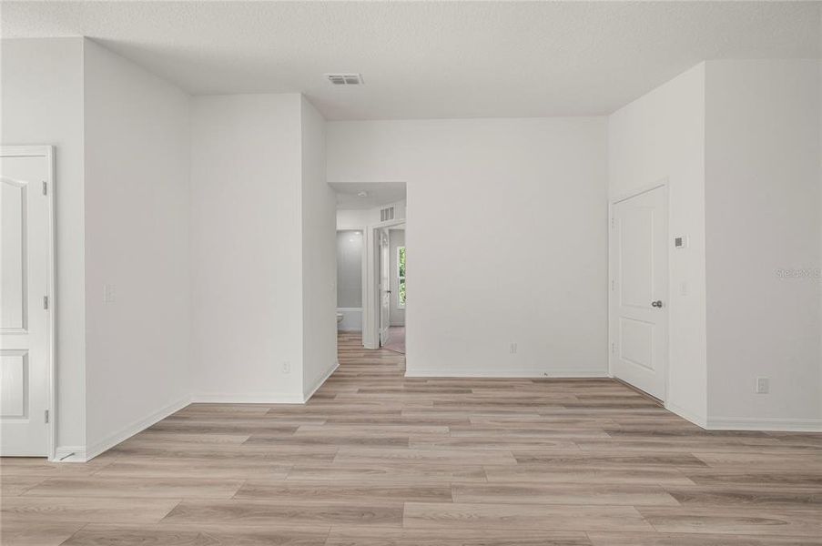 Spacious, unfurnished interior of a new home in Poinciana, Poinciana (Image 10).
