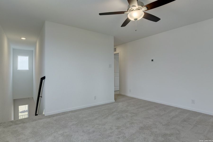 Spacious, unfurnished interior of a new home in Hennersby Hollow, San Antonio (Image 14).