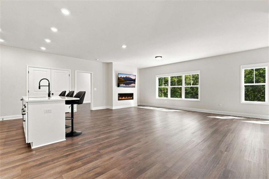 Spacious, unfurnished interior of a new home in , Waleska (Image 12).