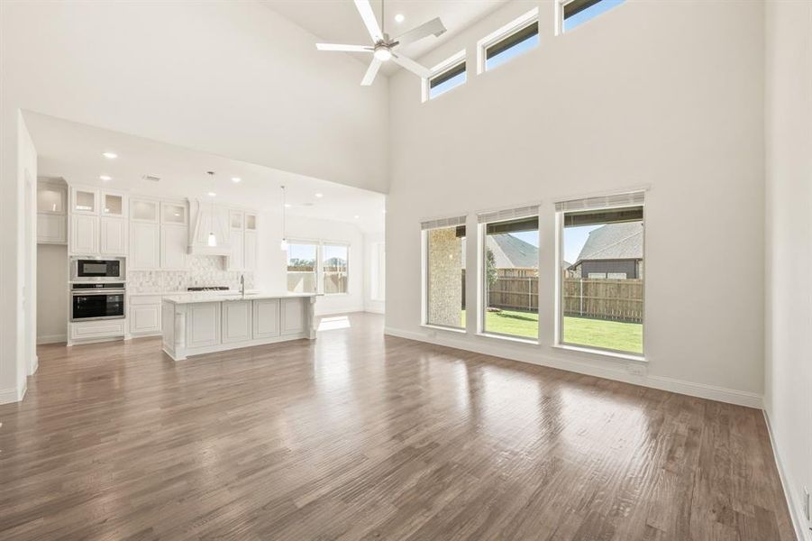 Spacious, unfurnished interior of a new home in Wildflower Ranch 60-65, Fort Worth (Image 37). Spacious, unfurnished interior of a new home in Wildflower Ranch 60-65, Fort Worth (Image 37).