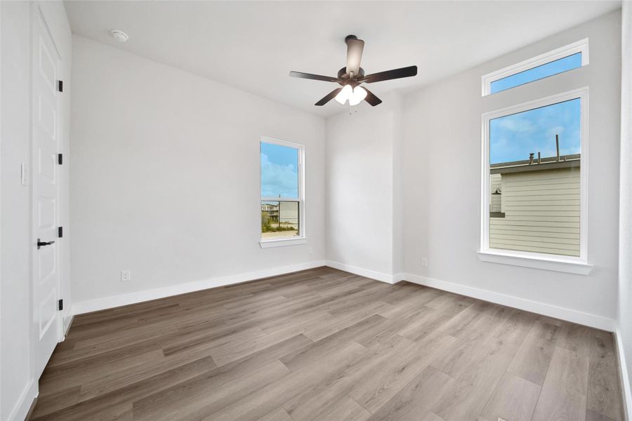 Spacious, unfurnished interior of a new home in Lago Pointe, Seabrook (Image 26).