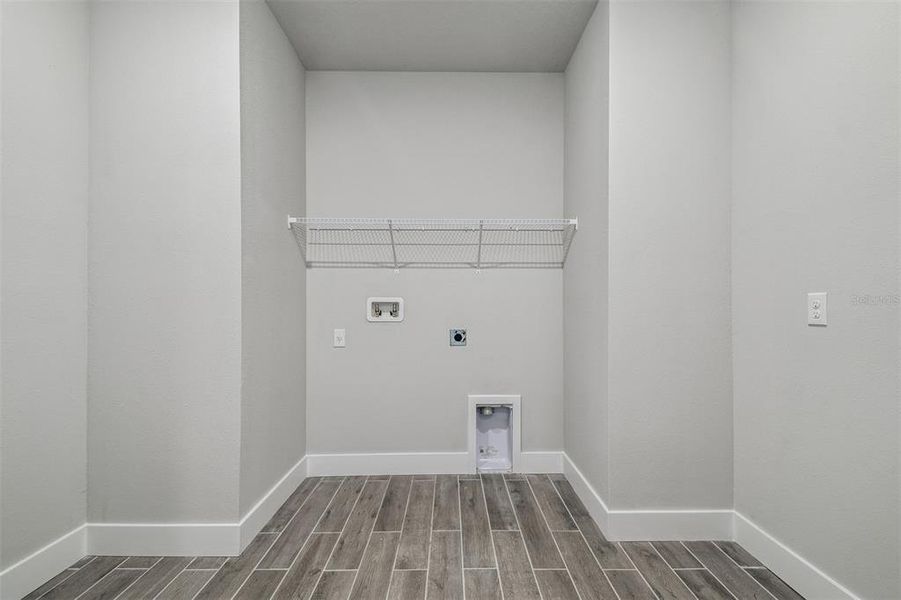 Spacious, unfurnished interior of a new home in The Peninsula at Rhodine Lake, Riverview (Image 42). Spacious, unfurnished interior of a new home in The Peninsula at Rhodine Lake, Riverview (Image 42).