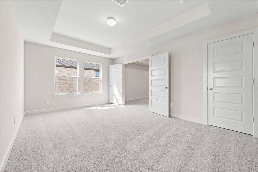 Representative image. Features, selections and colors may vary.