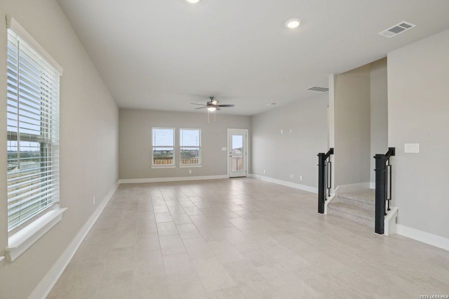 Spacious, unfurnished interior of a new home in Lark Canyon, New Braunfels (Image 16).
