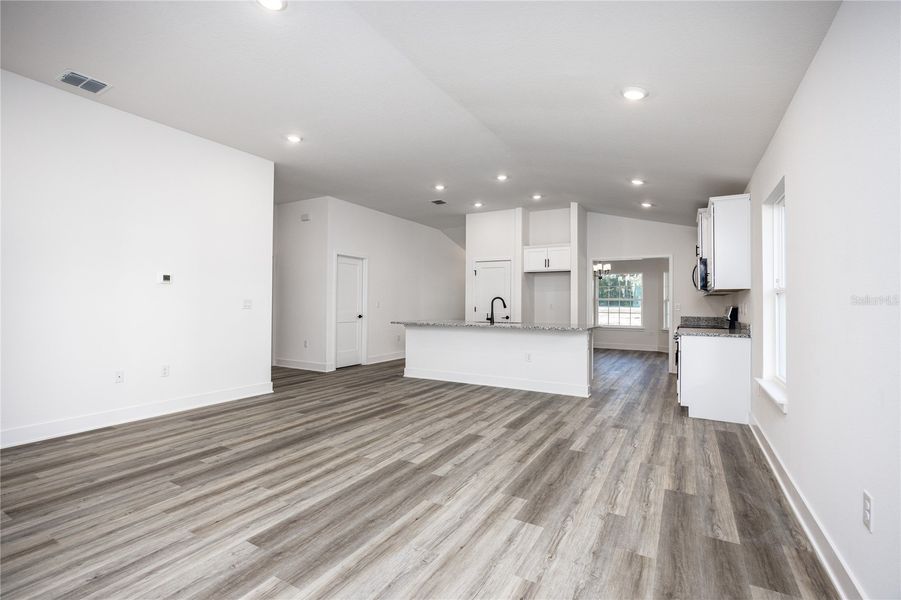 Spacious, unfurnished interior of a new home in Country Way South, Newberry (Image 12).