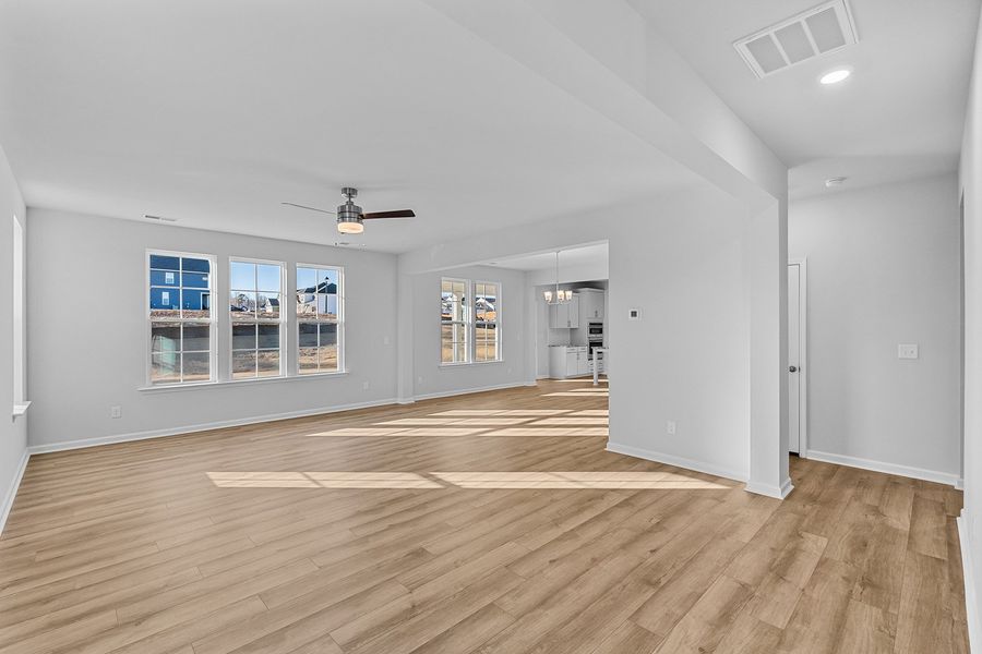 Spacious, unfurnished interior of a new home in Fieldstone, Lexington (Image 19).