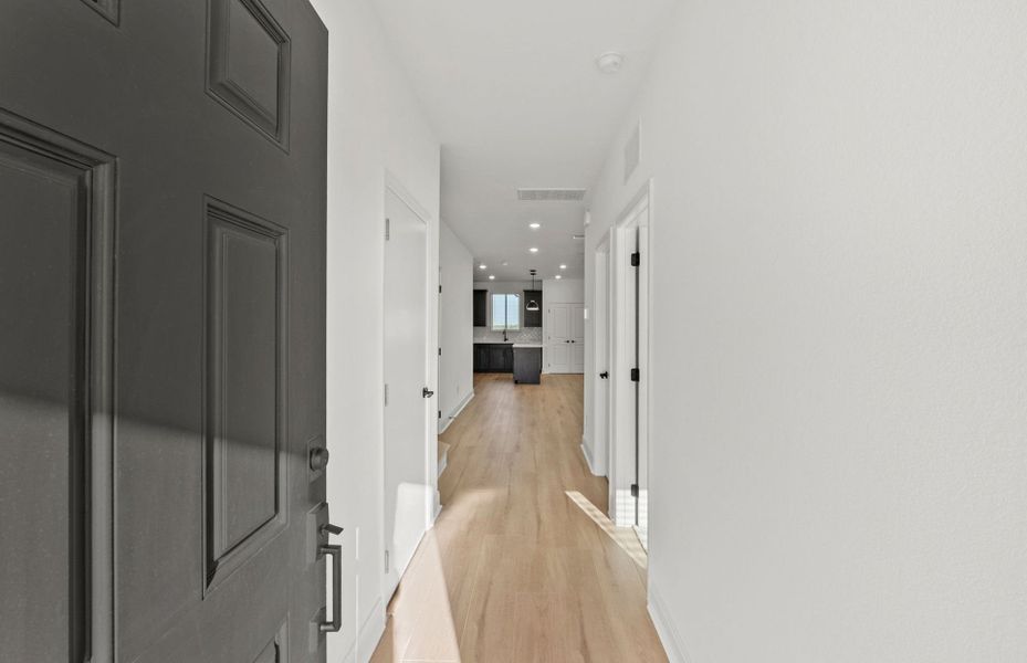 Spacious, unfurnished interior of a new home in Patterson Ranch, Georgetown (Image 15).