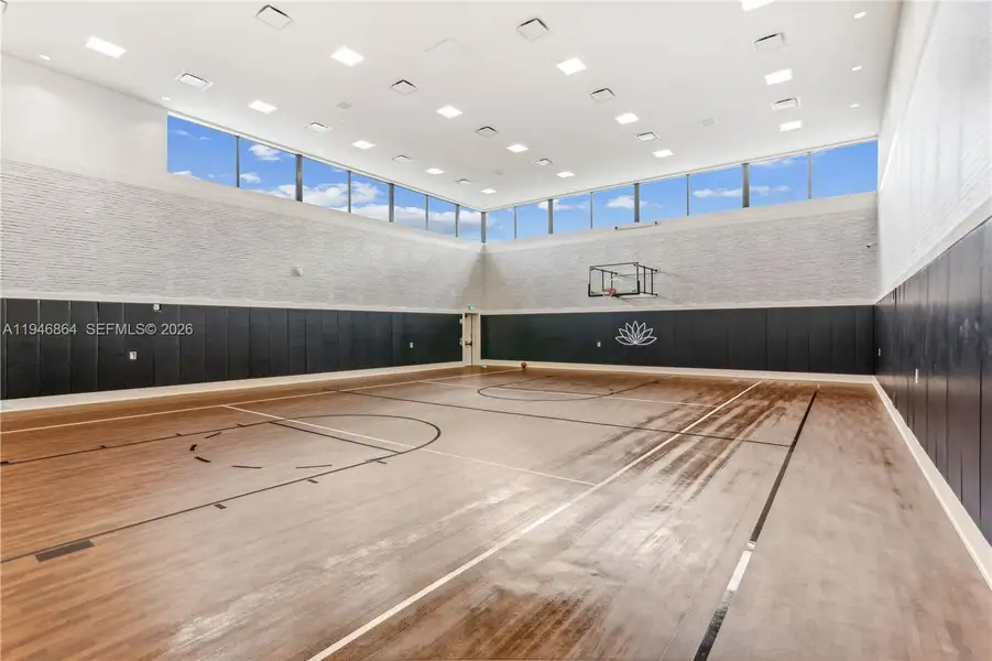 Clubhouse Indoor Basketball