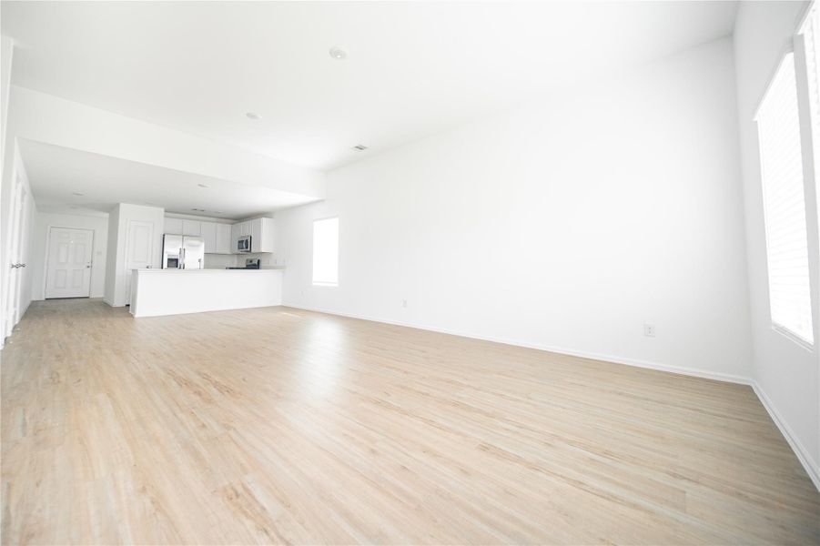 Spacious, unfurnished interior of a new home in , Baytown (Image 16).