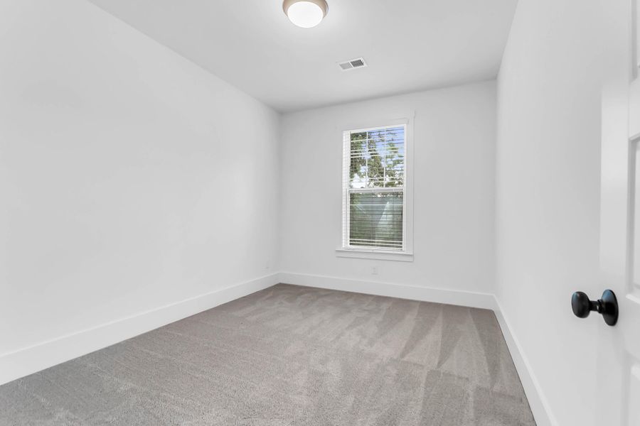 Spacious, unfurnished interior of a new home in , Summerville (Image 19).