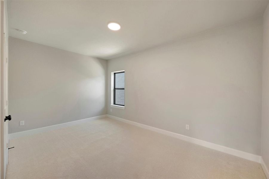 Spacious, unfurnished interior of a new home in Sienna - Grove Collection, Missouri City (Image 14).