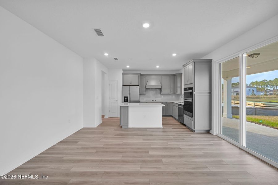 Spacious, unfurnished interior of a new home in Hyland Trail, Green Cove Springs (Image 30).