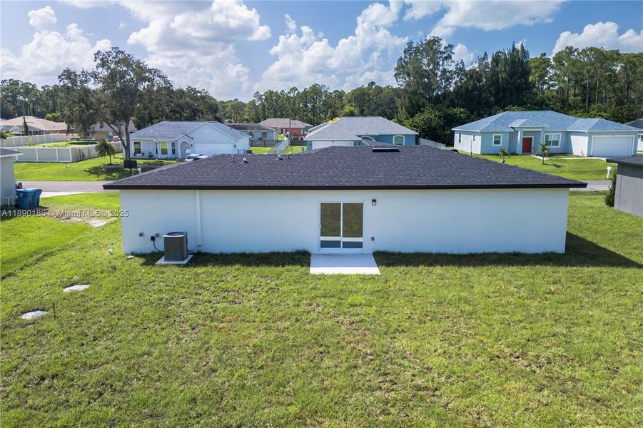 Exterior details and patio area of a home in , Palm Bay (Image 2).