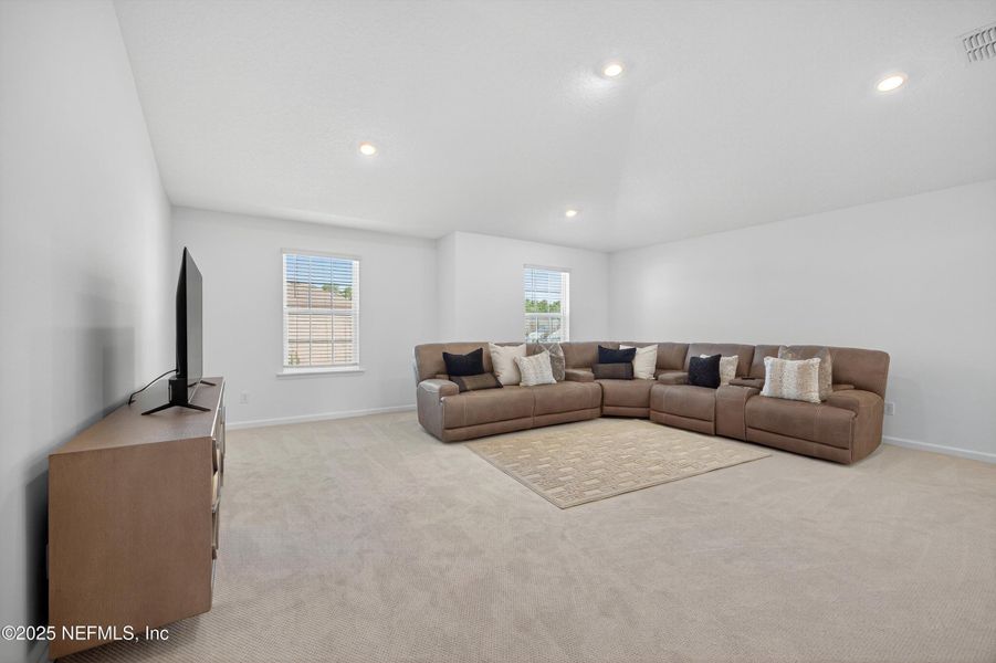 Furnished interior view inside a new home in , Middleburg (Image 32).