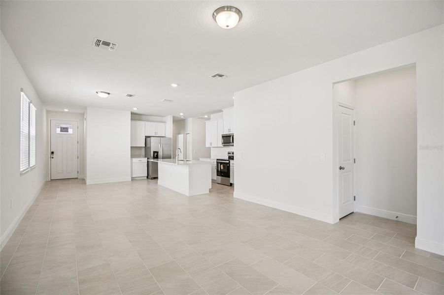Spacious, unfurnished interior of a new home in Cyrene at Minneola, Minneola (Image 16).