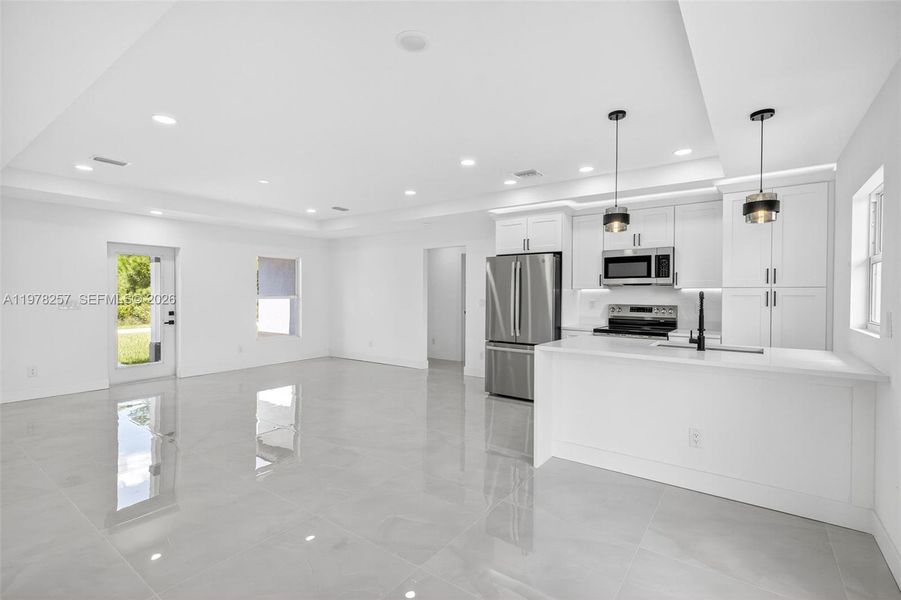 Spacious, unfurnished interior of a new home in , Lehigh Acres (Image 18).