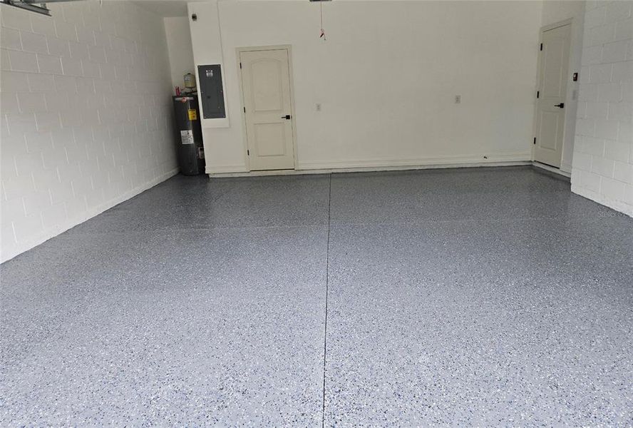 Spacious, unfurnished interior of a new home in , Deland (Image 40).