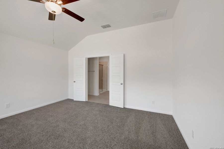 Spacious, unfurnished interior of a new home in Greenspoint Heights, Seguin (Image 37).