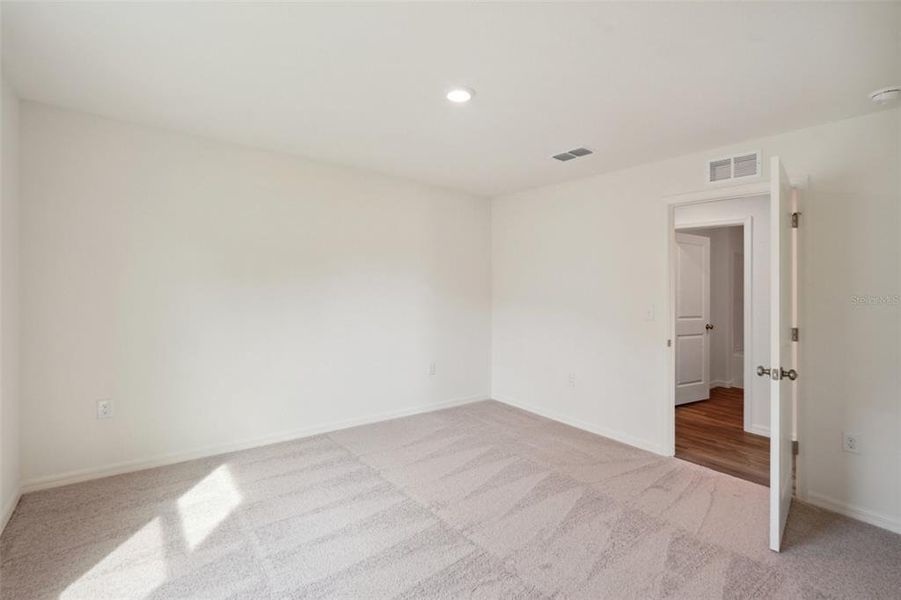 Spacious, unfurnished interior of a new home in Royal Highlands, Weeki Wachee (Image 27). Spacious, unfurnished interior of a new home in Royal Highlands, Weeki Wachee (Image 27).