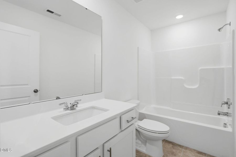 SUN_ElmGrove_Pic_Jackson_QMI_24_Bath2_1o