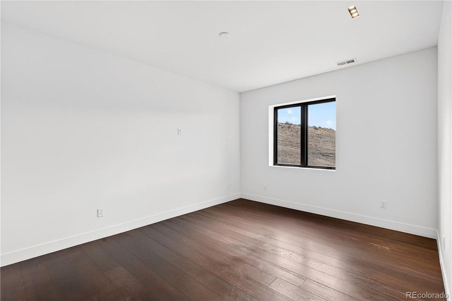 Spacious, unfurnished interior of a new home in , Golden (Image 31).