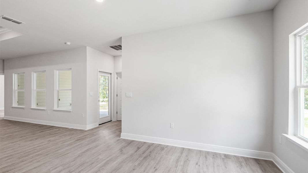 Spacious, unfurnished interior of a new home in Greystone, Crawfordville (Image 25).