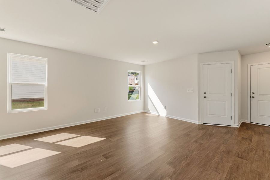Spacious, unfurnished interior of a new home in Evergreen, Spartanburg (Image 11).