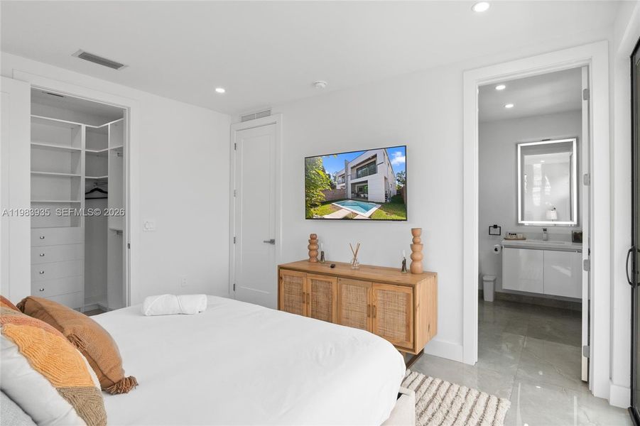 Furnished interior view inside a new home in , Fort Lauderdale (Image 44).