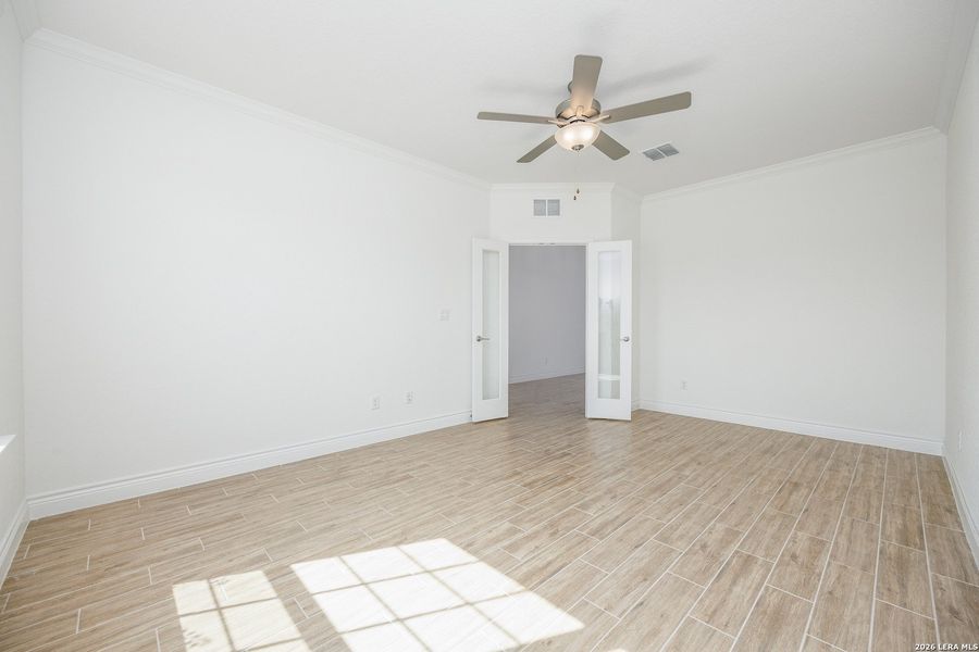 Spacious, unfurnished interior of a new home in Bison Ridge, San Antonio (Image 39).