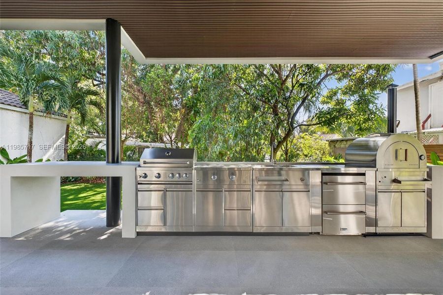Exterior details and patio area of a home in , Miami (Image 46).