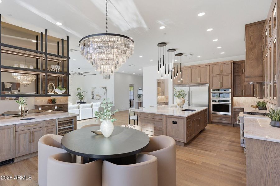 Dining/Bar Dining/Bar