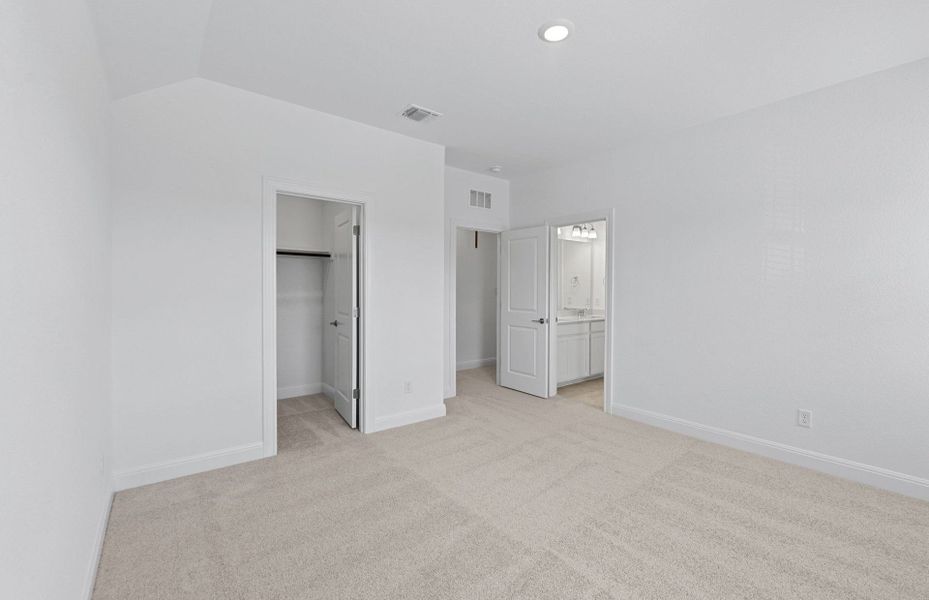 Spacious, unfurnished interior of a new home in Bluffview Reserve, Leander (Image 59).