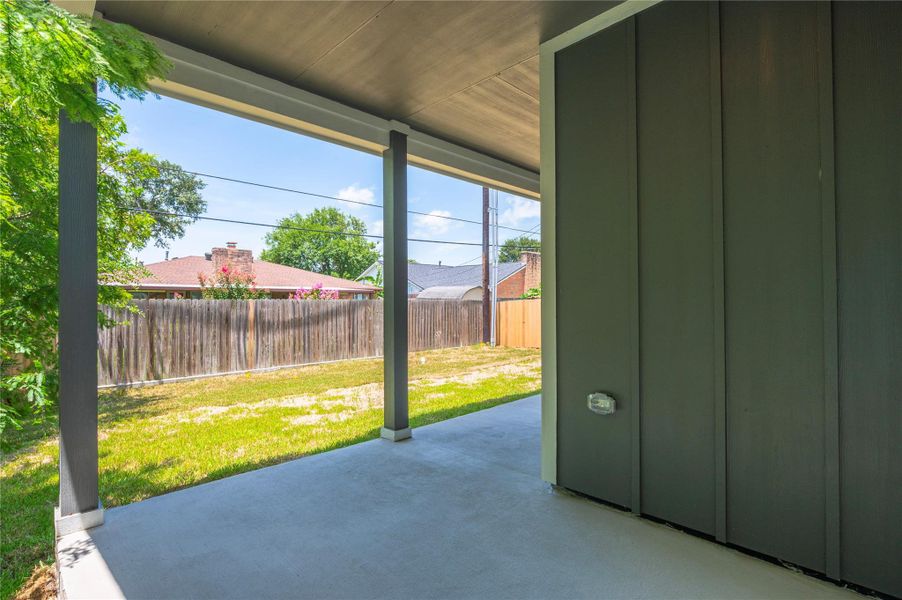 Exterior details and patio area of a home in , Texas City (Image 20).