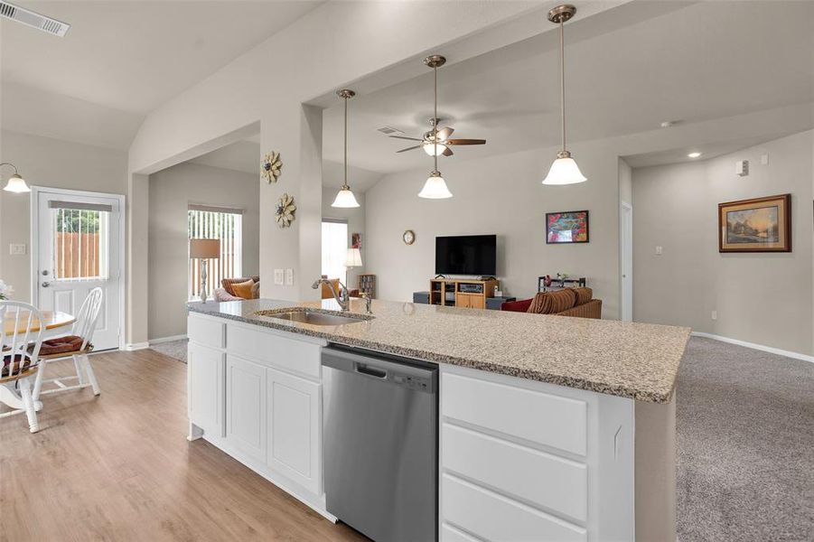 Kitchen with breakfast bar