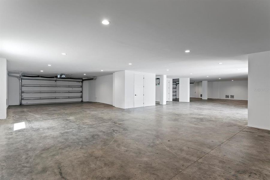 Spacious, unfurnished interior of a new home in , Tierra Verde (Image 50).