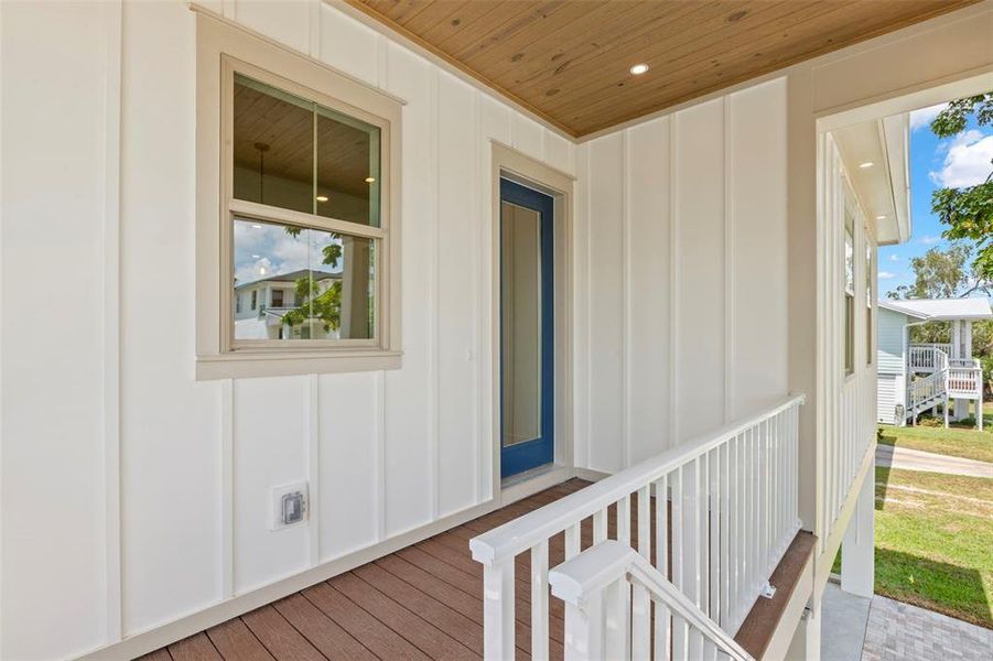 Exterior details and patio area of a home in , St. Petersburg (Image 4).