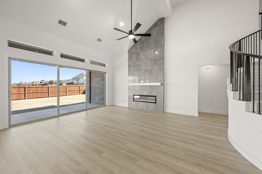 Spacious, unfurnished interior of a new home in High Country, Burleson (Image 19).