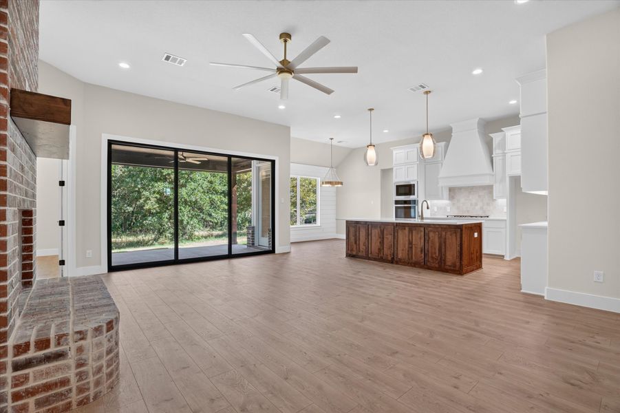 Spacious, unfurnished interior of a new home in Cartwright Ranch, Weatherford (Image 17). Spacious, unfurnished interior of a new home in Cartwright Ranch, Weatherford (Image 17).