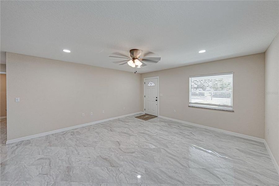 Spacious, unfurnished interior of a new home in , Bartow (Image 14).