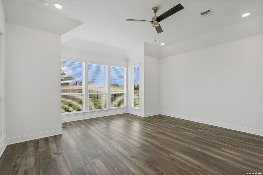 Spacious, unfurnished interior of a new home in Corley Farms, Boerne (Image 15).