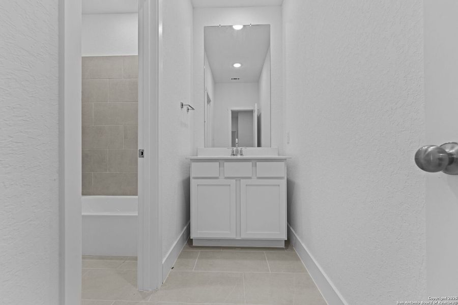 Furnished interior view inside a new home in Gatehouse: Classic Collection, New Braunfels (Image 12).