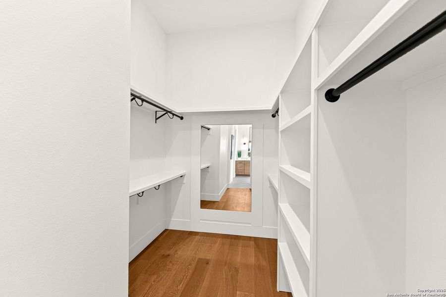 Furnished interior view inside a new home in , Bandera (Image 38).