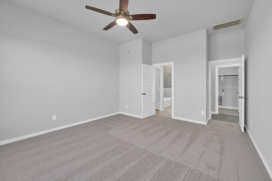 Spacious, unfurnished interior of a new home in Sunterra 40, Katy (Image 28).