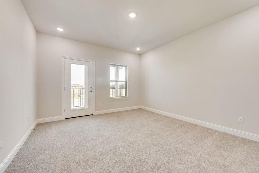 Spacious, unfurnished interior of a new home in Bayside, Rowlett (Image 34).