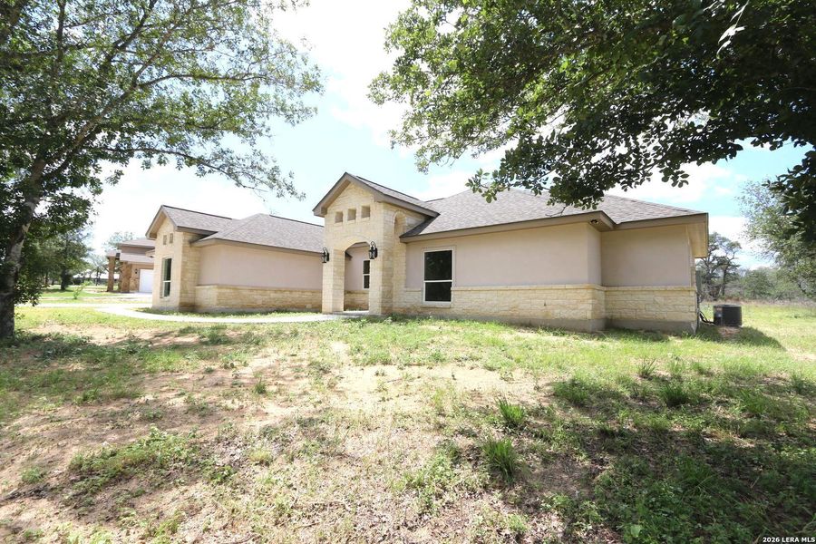 Exterior details and patio area of a home in , Floresville (Image 30).