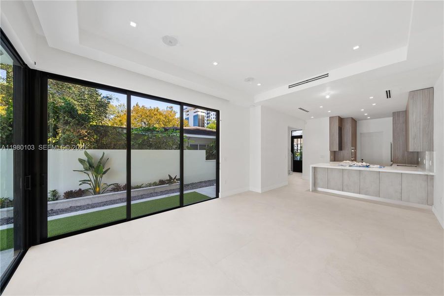 Spacious, unfurnished interior of a new home in , Coral Gables (Image 30).