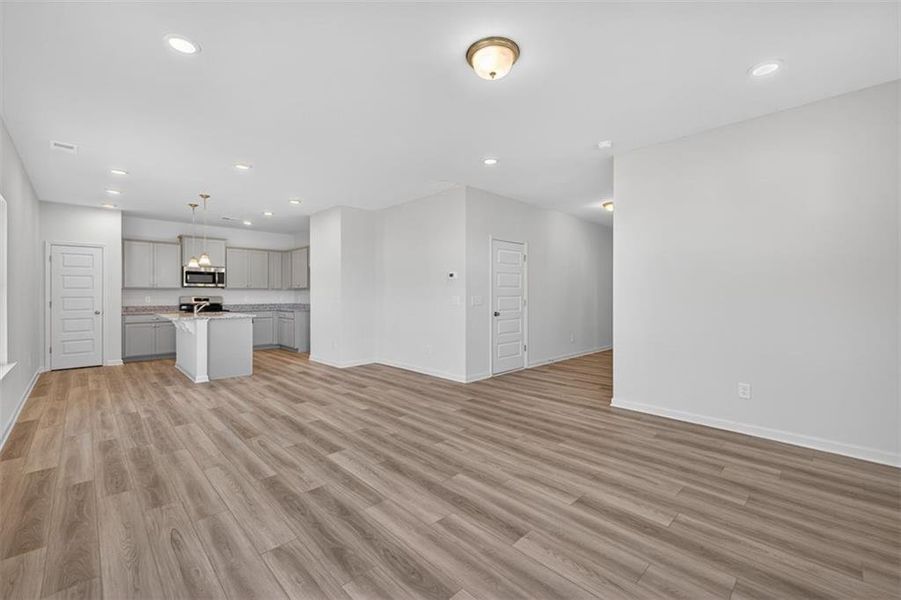 Spacious, unfurnished interior of a new home in Longbrooke, Rome (Image 21).