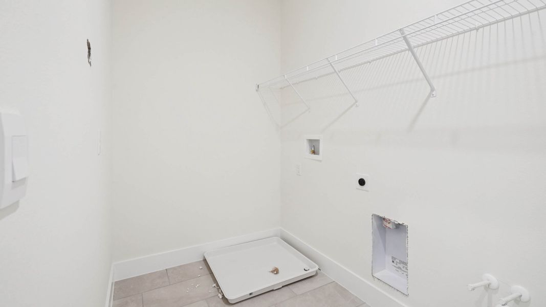 Representative unfurnished interior of a home built from the Hemingway by D.R. Horton in Sandal Key, Weeki Wachee (Image 27).